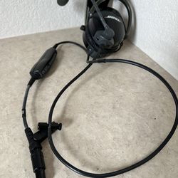 BOSE  NOISE  CANCELLING AVIATION HEADSET WITH BOSE PLUG