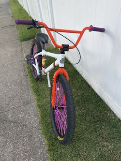 Se Bike So Cal With Nice Brakes Maxis And Purple Spokes Grips And Pedals And Has Cool Stop Brakes