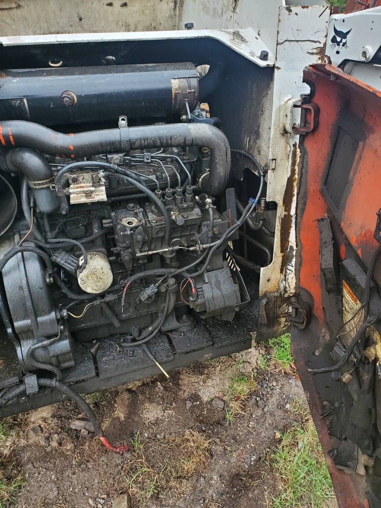 3 Bobcat S220s