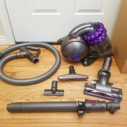 NEW cond DYSON  DC47 BIG BALL VACUUM WITH COMPLETE ATTACHMENTS  , AMAZING POWER SUCTION  , WORKS EXCELLENT  , IN THE BOX 