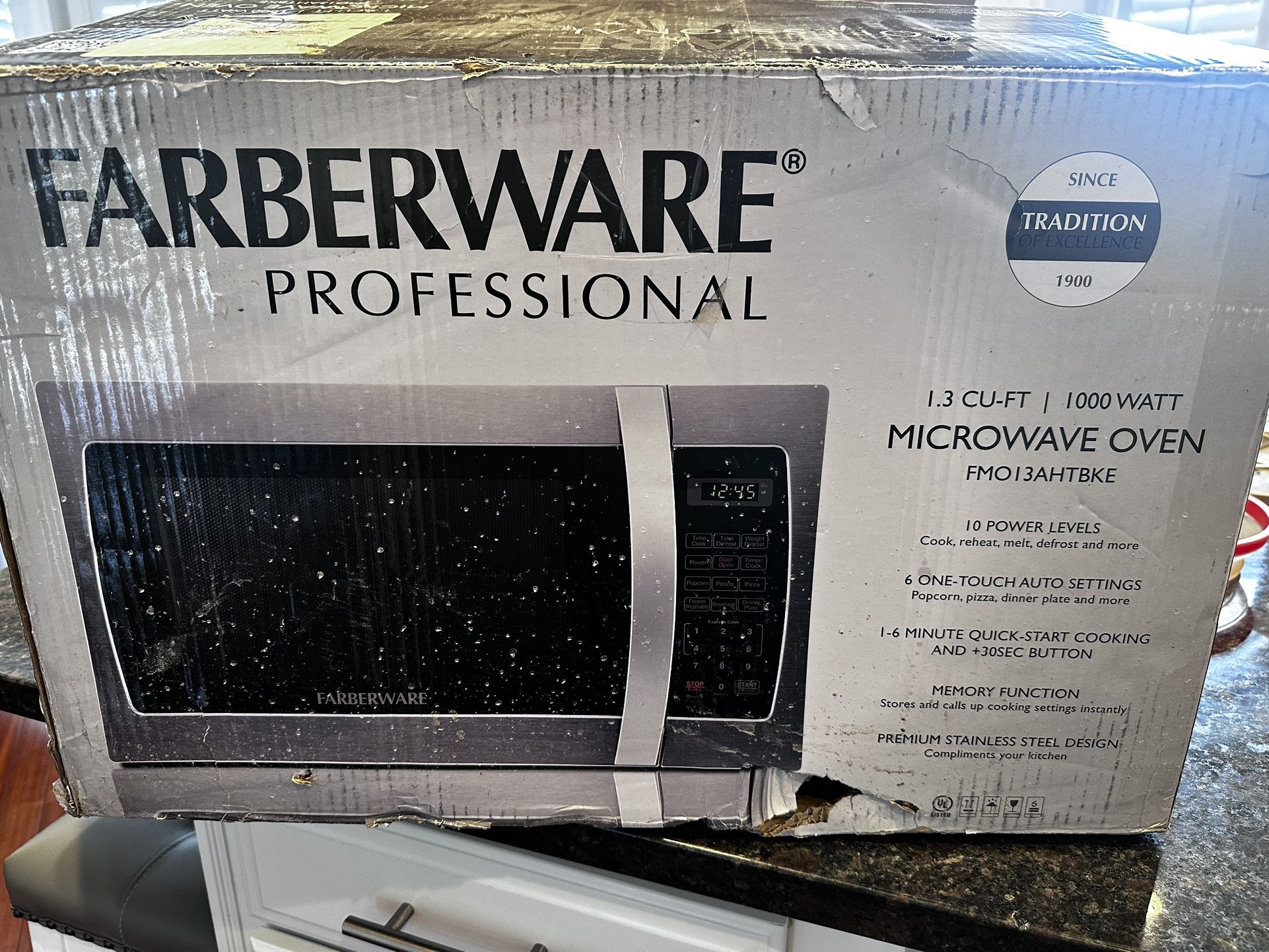 Never Used!! Farberware 1.3 Cubic Foot 1000 Watts Stainless Steel