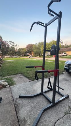 Pull up/ dip workout station