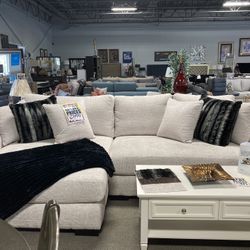 Elegant White Sectional Couch $2399👑✨