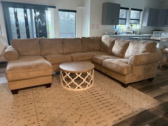 Couch/Sofa/Sectional