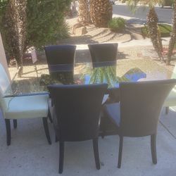 Stylish Glass Kitchen Table & Chairs