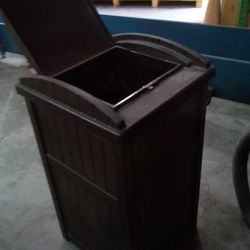 Trash Can 