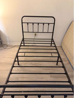 NIB - Classic Iron Platform Bed