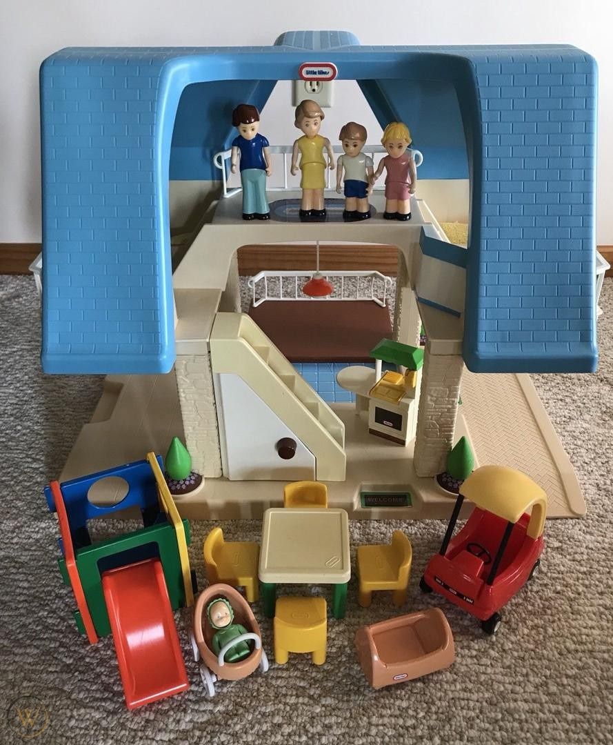Vintage little Tykes Dollhouse