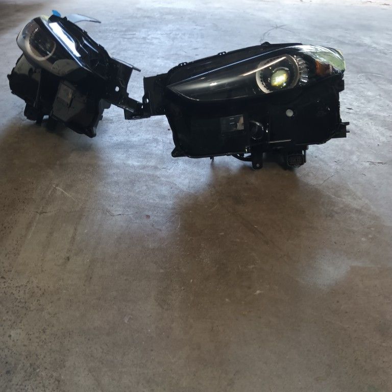 Headlights Mazda Cx30 Good Condition