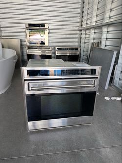 Wolf SO30U/S 30” Built-In Single Electric Wall Oven – Dual Convection – Stainless Steel – $900