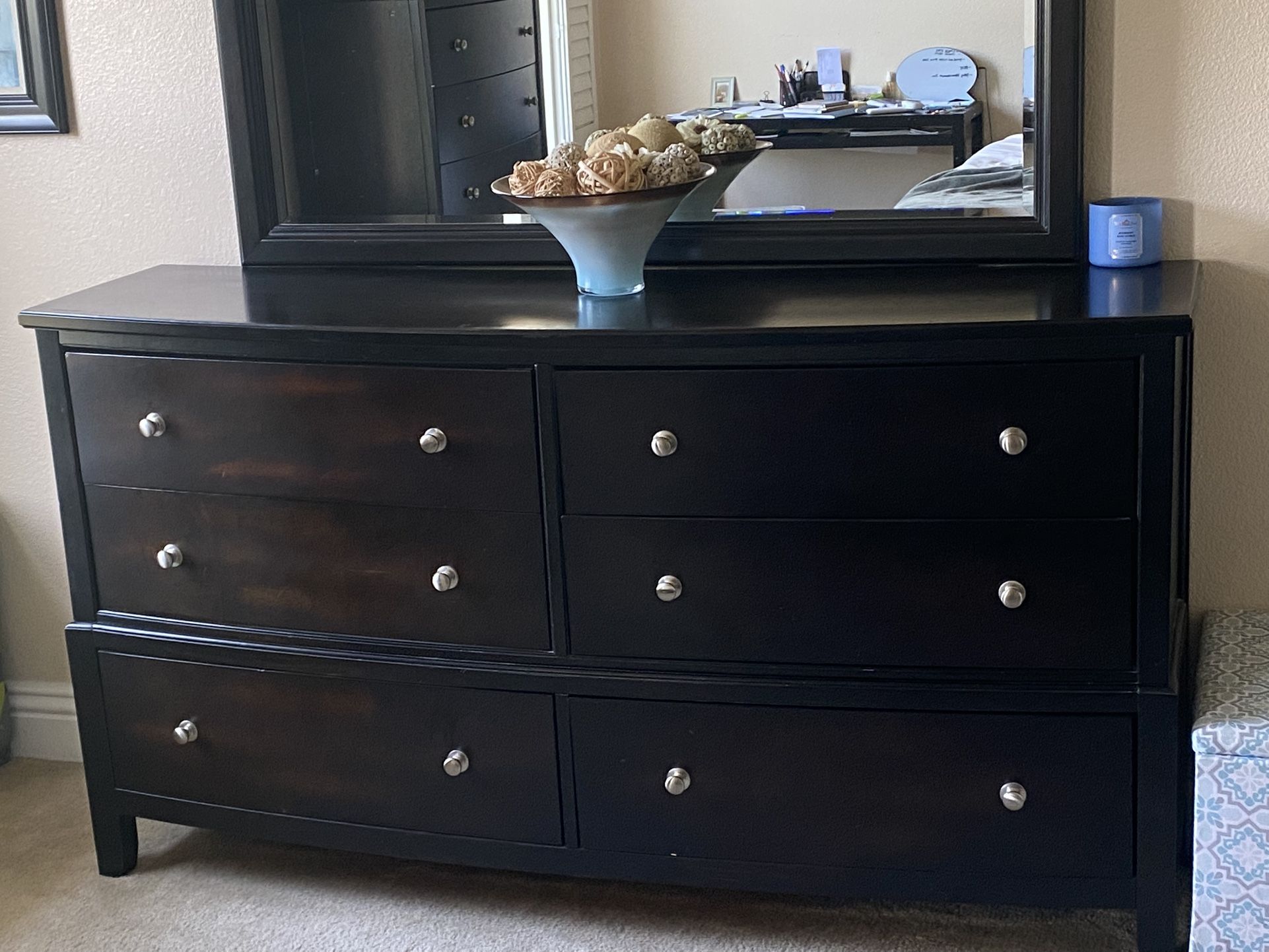 Dresser With Mirror