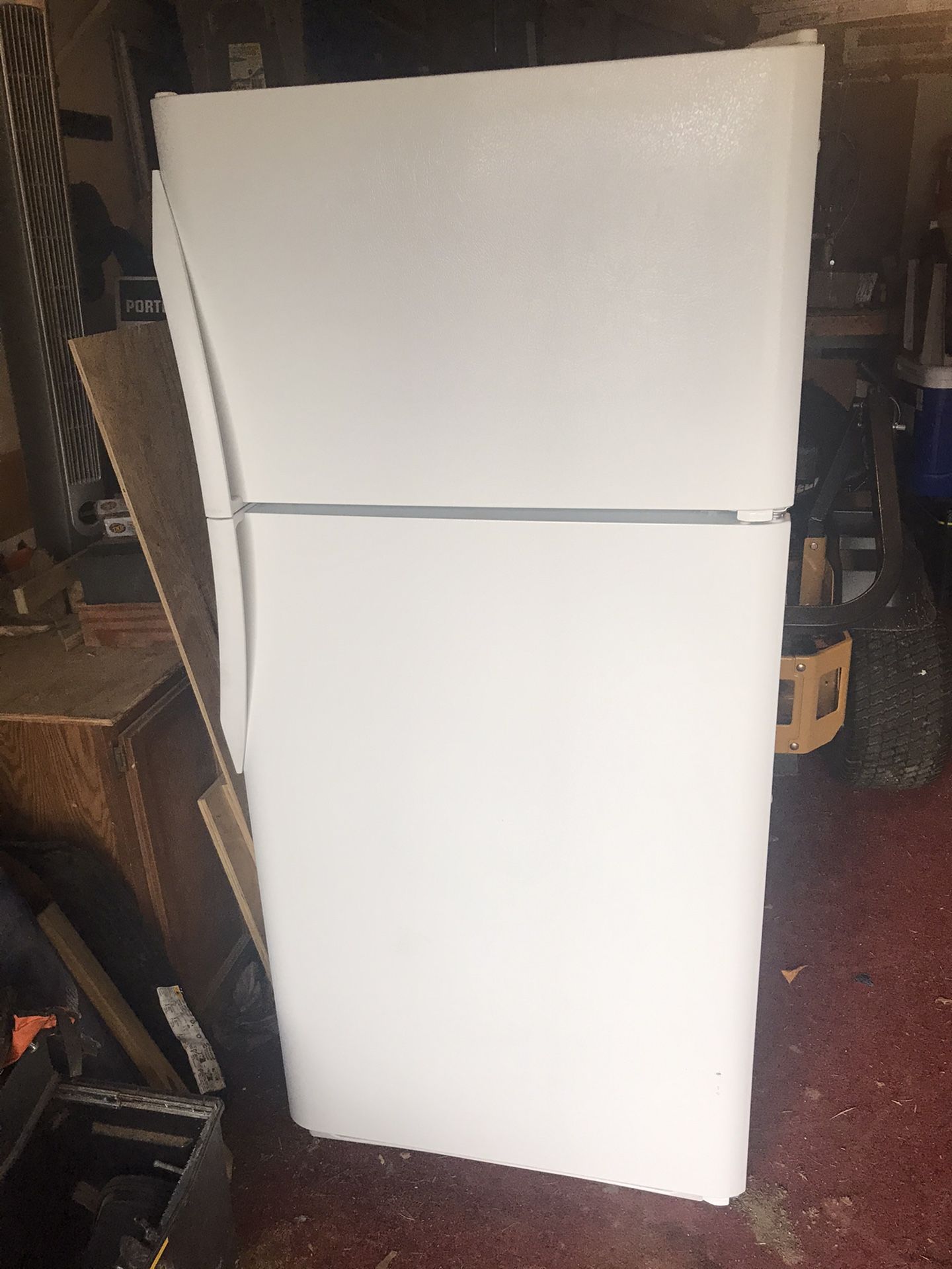 GE refrigerator w/ ice maker