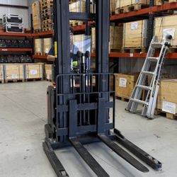 Maximal Forklift Electric Walkie Stacker