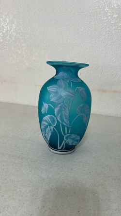 Fenton 1984 Cincinnati Art Museum Azure Blue Satin Vase Gallery Originals VINTAGE