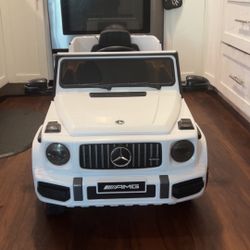 White Mercedes Benz Jeep