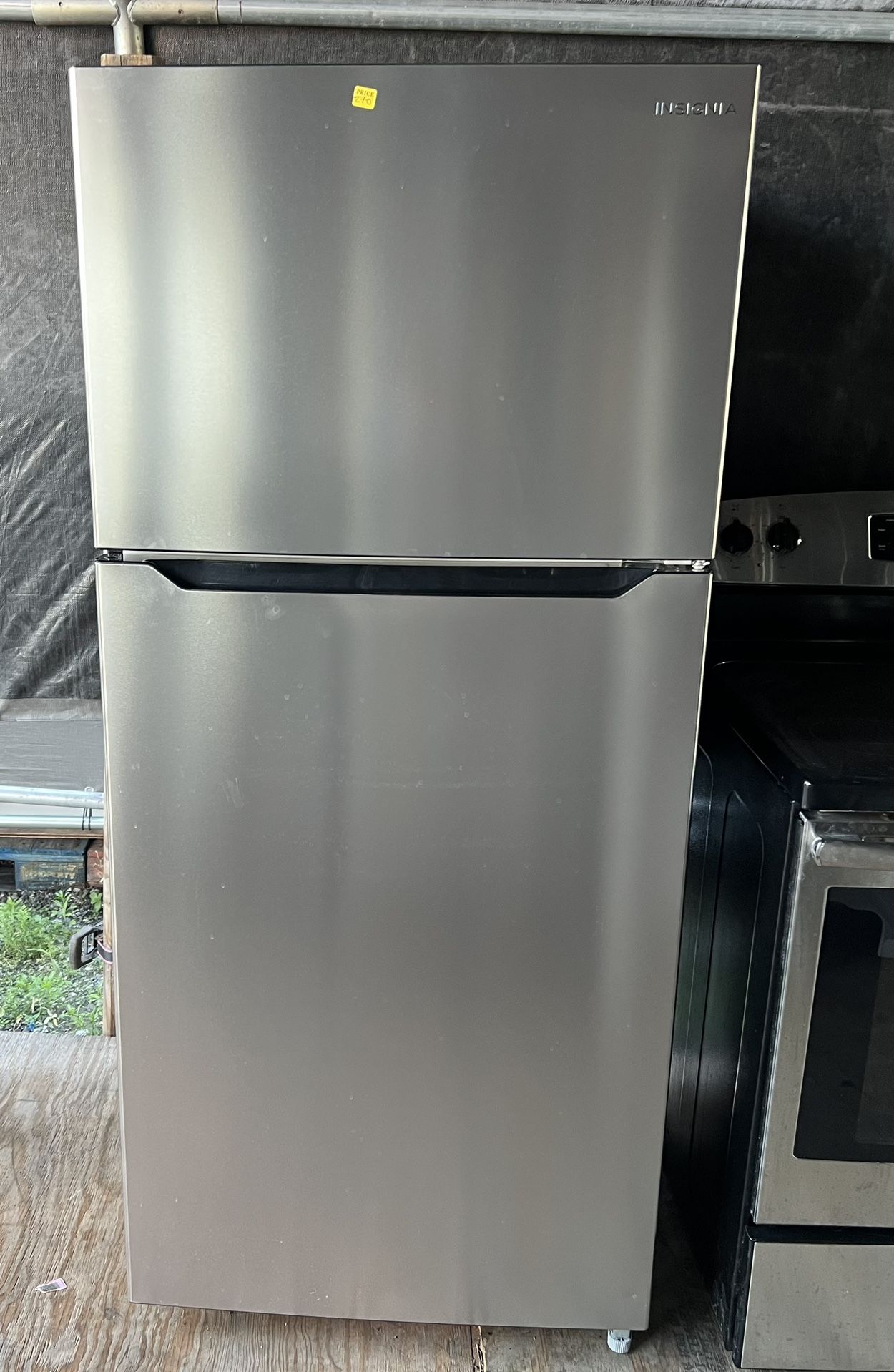 30 W” 66H” Insignia Fridge:todo Le Funciona Perfecto