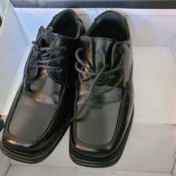 Boy dress shoe Size 13