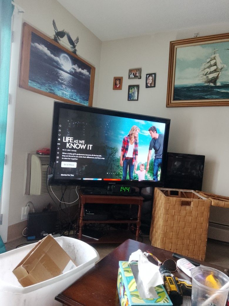 64 In Tv Works Great