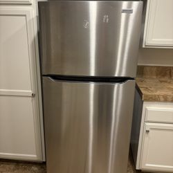 Frigidaire Stainless Steel Refrigerator - Top Fridge/Bottom Freezer