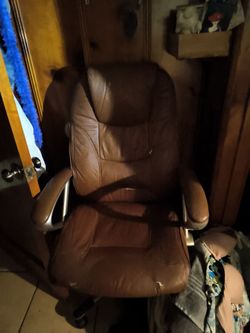 Brown office chair