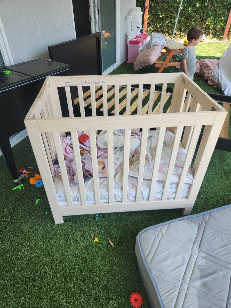 baby crib
