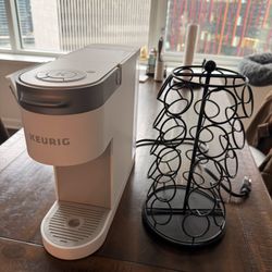 Keurig Coffee Maker w/ K-Cup Holder