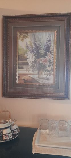 VERY BEAUTIFUL ELEGANT WOOD FRAME PICTURE..GREAT CONDITION