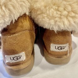 UGG Girls Size 4  - 8 inches Tall 