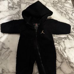 Nike Air Jordan Black Sherpa Lined with Gold Logo Hooded Romper sz Newborn