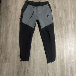 Nike Tech Pants (size m)
