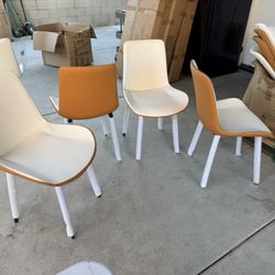 Set of 4 modern dining chairs (Read Description)