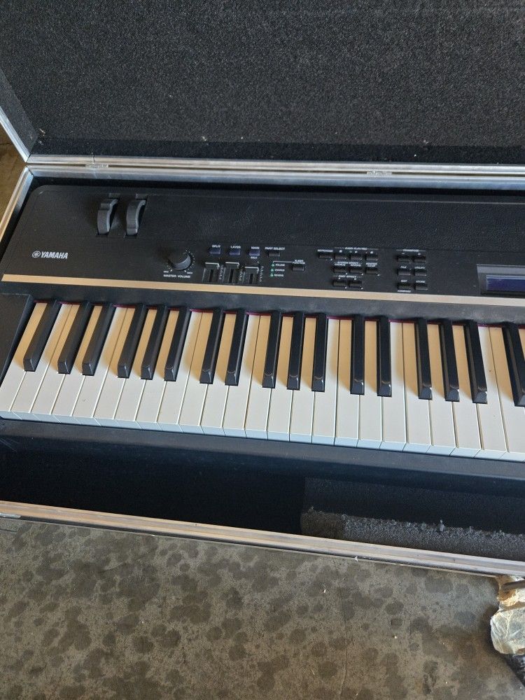 Yamaha CP4 Stage Piano