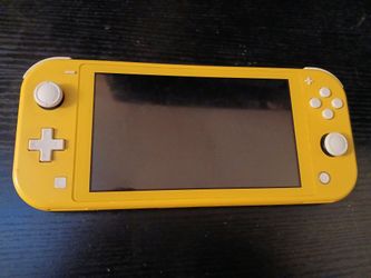 Nintendo Switch Lite + 8 Games