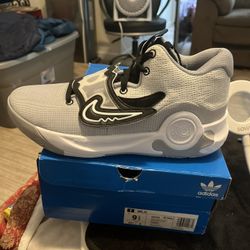 New Men’s Kd Size 8.5