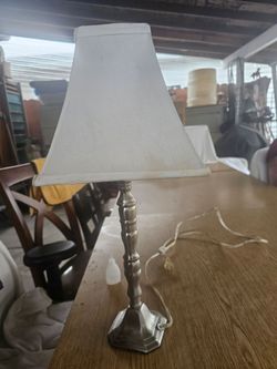 Colonial-style lamp