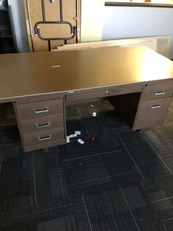 Desks, tables, single desks