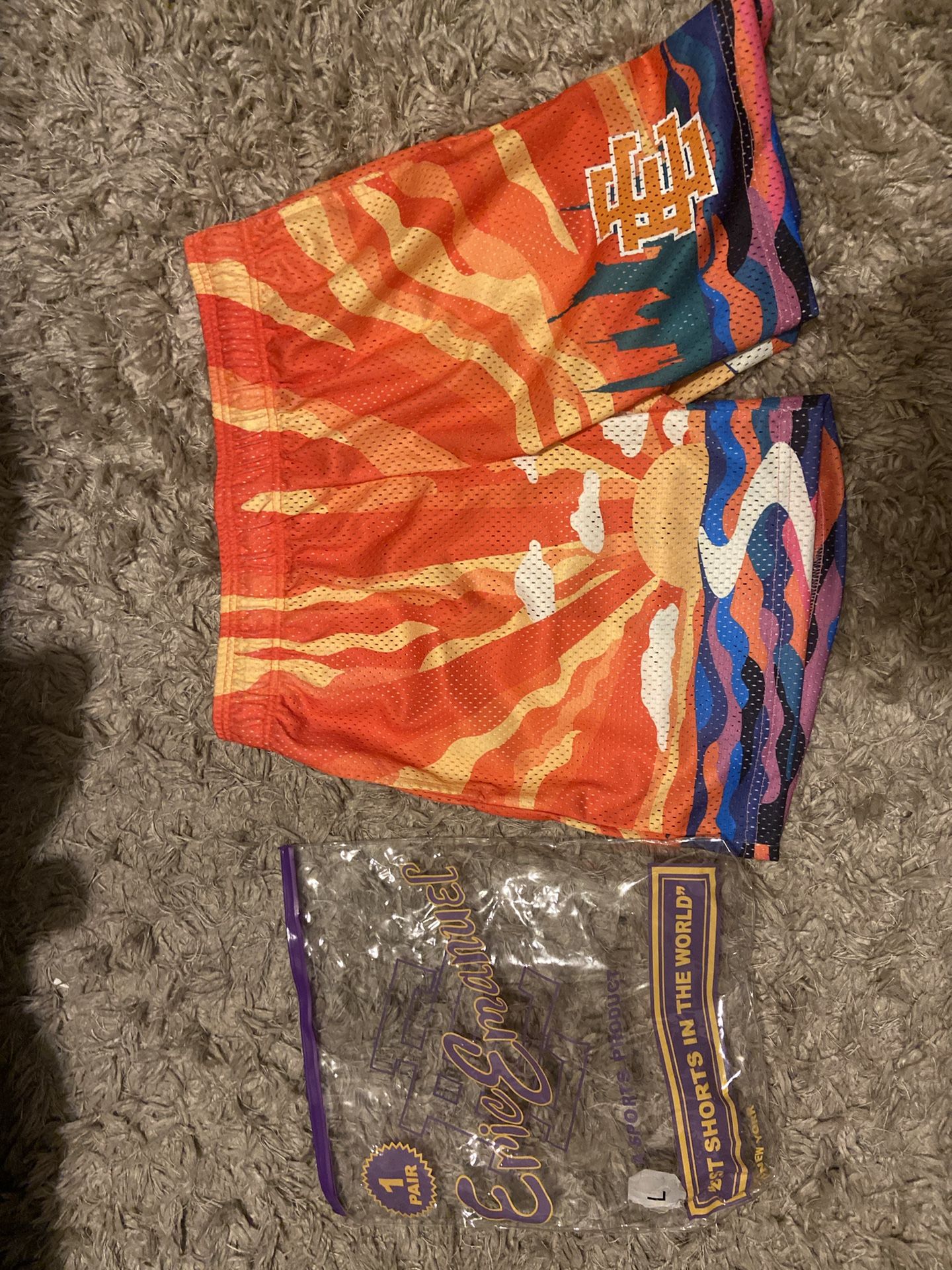 EE Shorts Large ‼️NEED GONE‼️