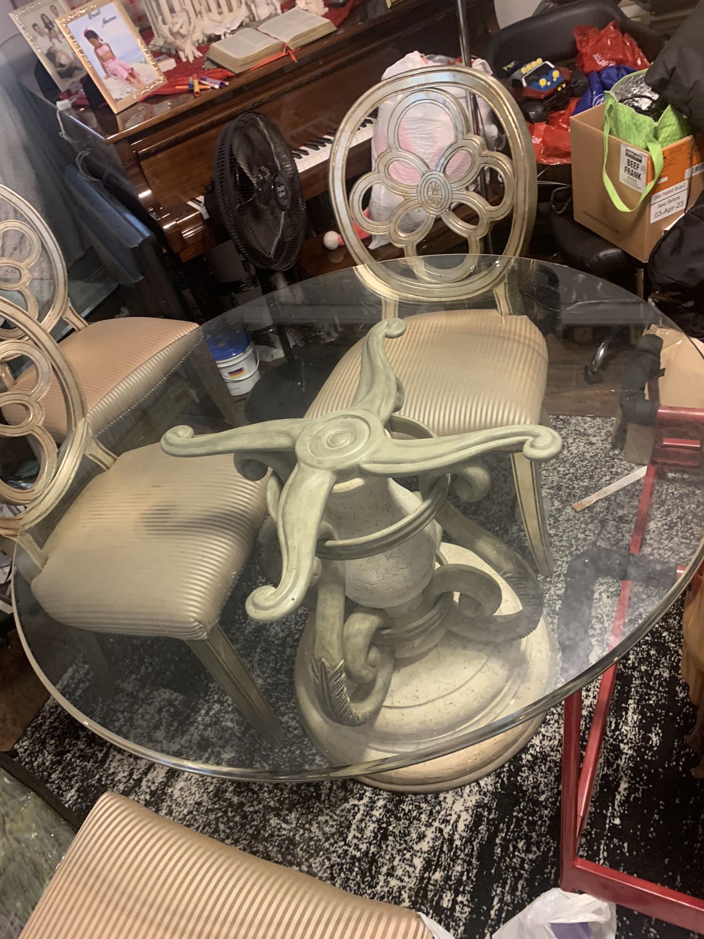 Victorian Style Dinning Set Seats 4.   