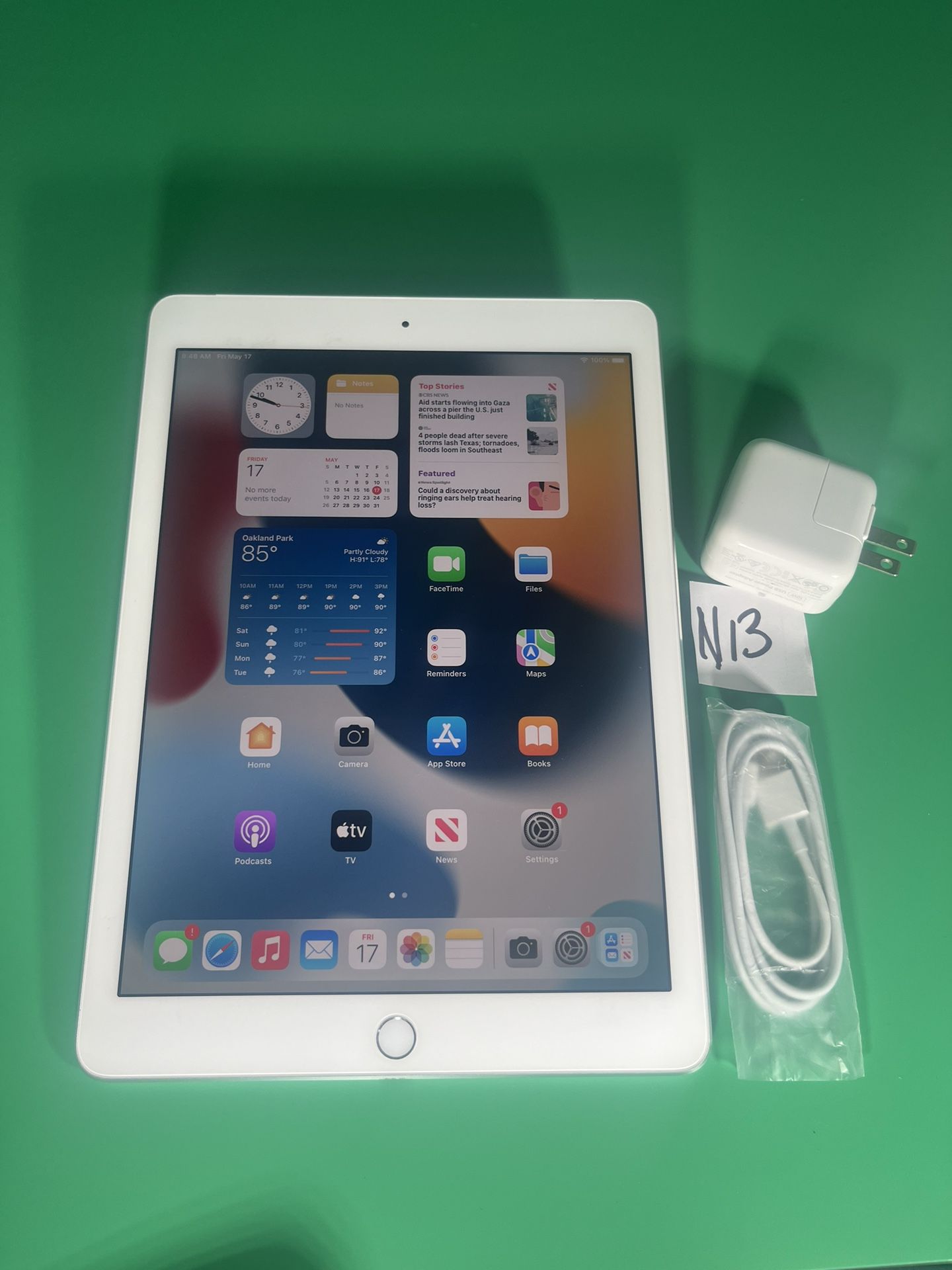 Apple iPad AIR 2 64GB WiFi + Cellular unlocked 9.7” iPad—White/Silver  