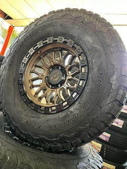 ✔️📲Vendo set de times Nuevo 17x9 con llantas usadas 315/70:17