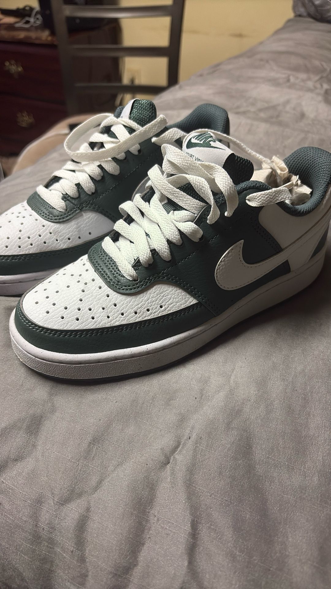 *best Offer*Cool New Green/white Nike Shoe Size 6