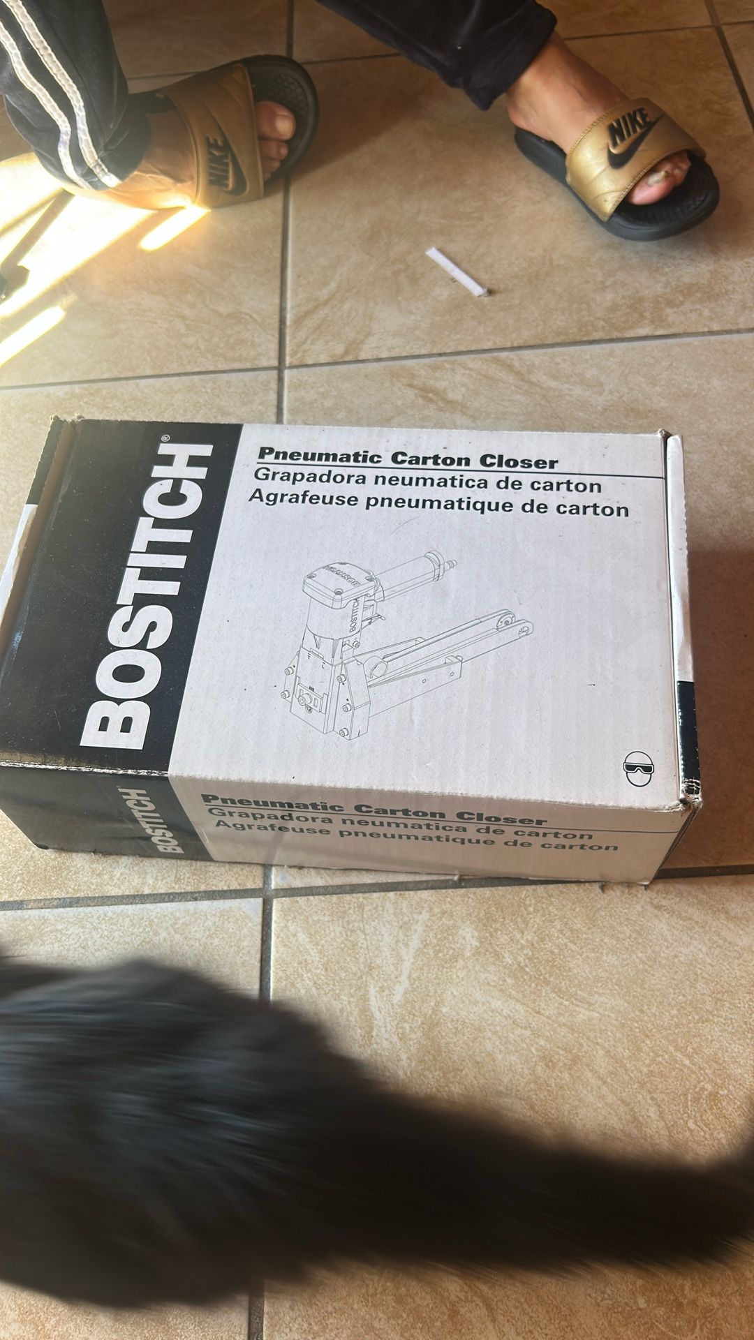 Pneumatic Carton Closer