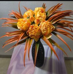 *** CLEARANCE *** 23" Black Ceramic Vase / Begonias / Sword Grass (The Sunburst) @ Lasting Creations