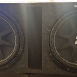 2 kicker comp 12s in box with amp