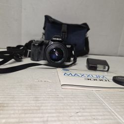 Minolta  Maxxum 3000i 35 Mm Camera  Qauntaray 1:3.5-4.5 W/  70mm  Lens 