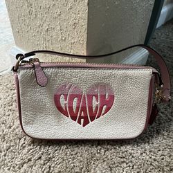 Used Once Payed  85$ Coach Wristlet New 45$ Very Very Firm 