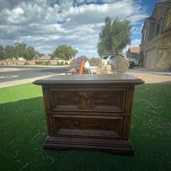 WOOD NIGHTSTAND DRESSER