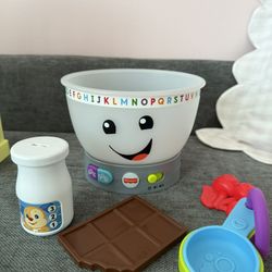 Fisher-Price Baby Learning Toy Laugh & Learn Magic Color Mixing Bowl with Pretend Food Music & Light