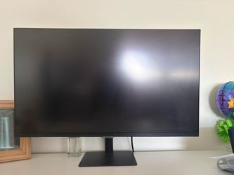 Samsung AM702 Series 32" LED 4K UHD Monitor with HDR - Black