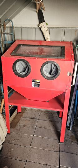 Central Pneumatic 40lb. Floor Blast Cabinet